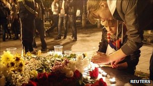 Ice hockey world mourns Yaroslavl air crash in Russia

