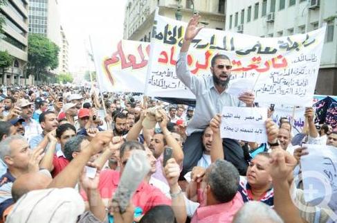 Teachers protest at the cabinet of ministers
