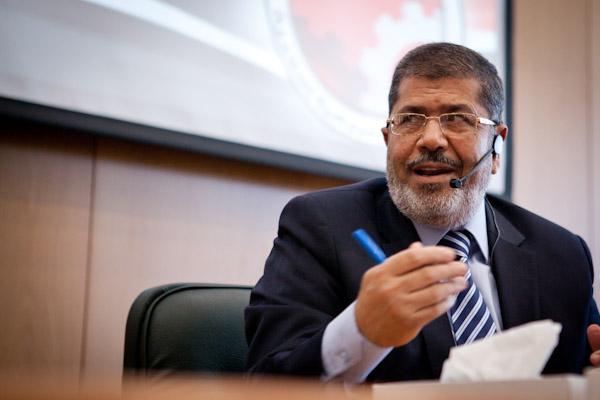 Early results put Morsy in lead for Egyptians in Saudi Arabia