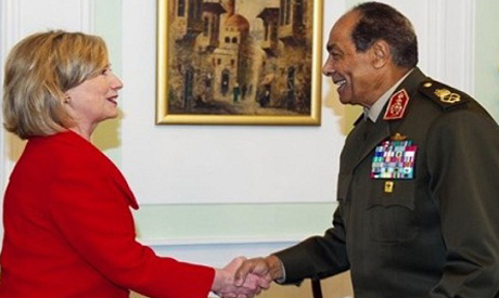 Clinton meets Egypt generals after urging 'smooth transition'