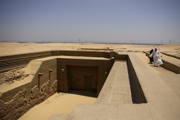 Keng Den's Funerary Boat Unearthed in Egypt