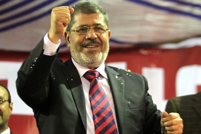 Egypt's Morsi appoints Christian, 2 women as advisors