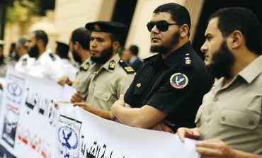 Egypt court rules policemen may grow Islamic beards