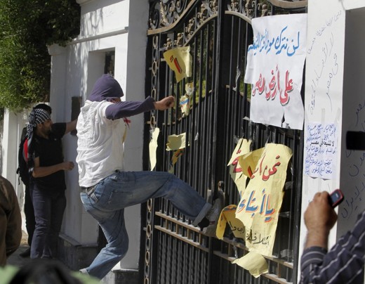 Egypt’s presidency denies pressure from hardline Salafis spurred suspension of Iran tourism