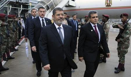 Egypt's Mursi drops complaints against journalists