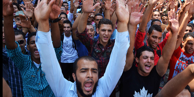 Pro-MB students fail to break into Asyut University administration building
