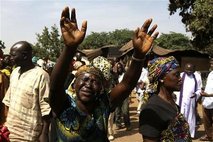 Villagers bury their dead after Nigeria clashes