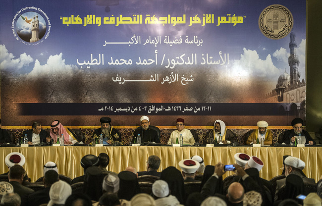 Muslims, Christians pledge to fight extremism at Al-Azhar conference