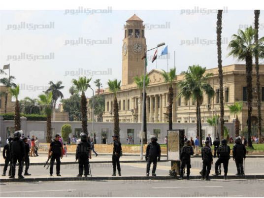 Pro-Morsy students continue campus protests