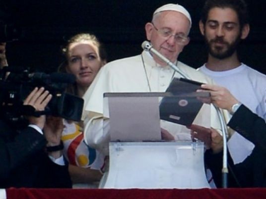 Pope signs up for World Youth Day using iPad