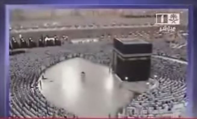 Sheikh cursing Christians and Jews from inside the Kaaba