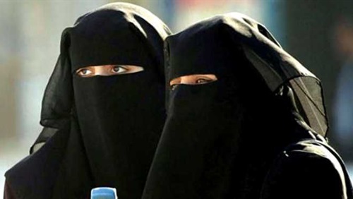 Women wearing niqab prevented from teaching at Cairo University