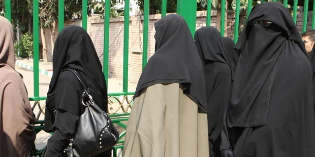 Solidarity campaign calls for discounts for niqabi customers