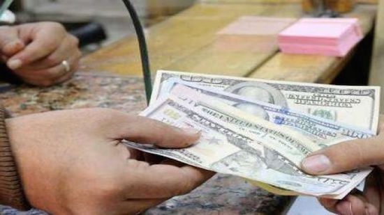 US dollar surpasses LE18 in banks on Sunday