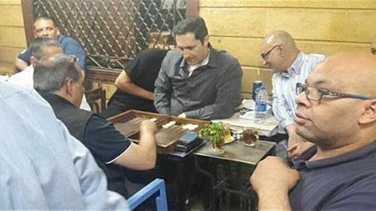 Alaa Mubarak plays dice, eats molokhia in Imbaba
