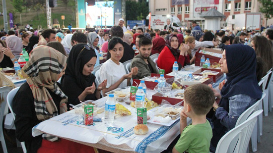 1500 Muslims attend an outdoor Ramadan banquet in Austria
