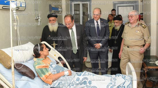 Governor of Alexandria visits the Coptic woman who was stabbed