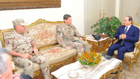 Egypts Sisi discusses combating terrorism, military cooperation with US Central Command chief