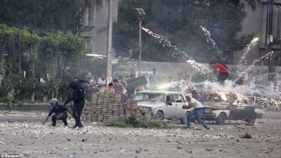 Cairo juvenile court acquits 4 Azhar students in 2013 rioting case