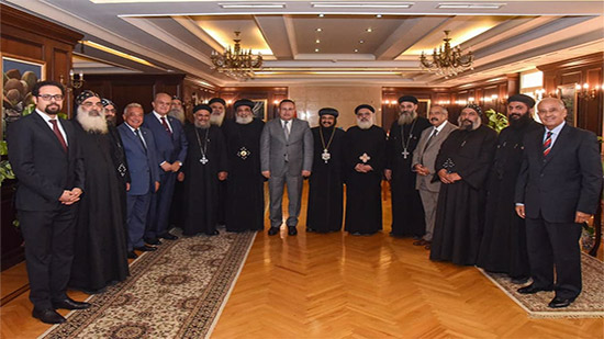 Church delegation visits governor of Alexandria to congratulate him on his new post
