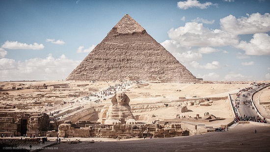 Aliens built the pyramids!