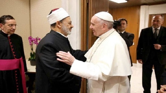 Al-Azhar grand imam meets with Pope Francis in pontiffs first visit to Gulf
