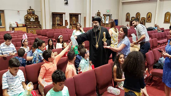 Bishop of Pennsylvania distributes Christmas Gifts to Coptic Children