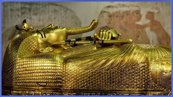 First-ever restoration work for Tutankhamun s coffin filmed

