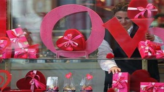 Gift shops in Egypt prepare for Valentine’s Day as prices soar
