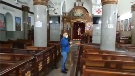Muslims gather to sterilize churches in Abu Qurqas

