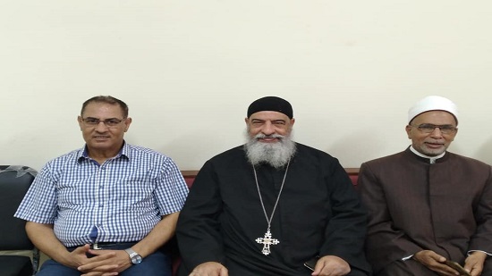 Coptic priest celebrates the feast of Islamic Prophet with Muslim Clergy

