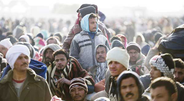 Thousands fleeing Libya cause chaos at border	