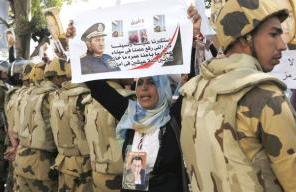 Mubarak supporters protest against his prosecution 
