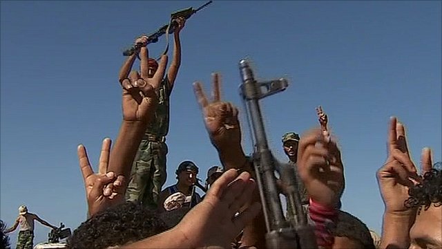 Libya interim leaders give ultimatum to Gaddafi forces

