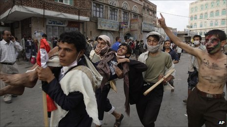 Yemen unrest: Further deaths in clashes in Sanaa
