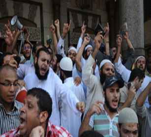 Minya: Members of the Islamic group protest to release 1900 detainees