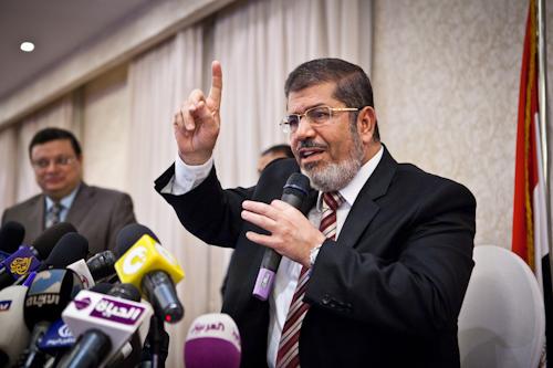 Religious edicts support Morsy, ban voting for Shafiq