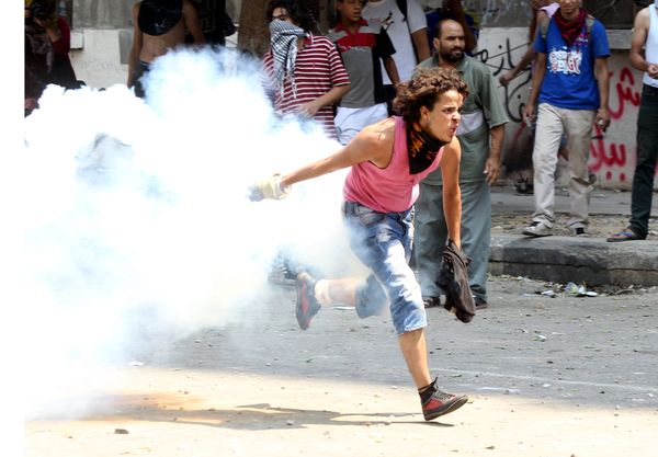 Egyptian protesters, police continue to clash near U.S. Embassy
