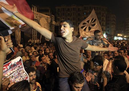 In Egypt streets, Islamists throw weight around