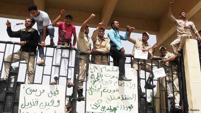 Egypt border police protest Sinai kidnappings