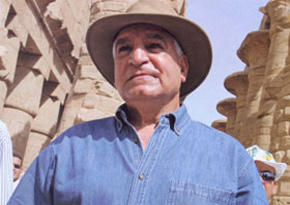 Hawass promote Egypt cultural treasures